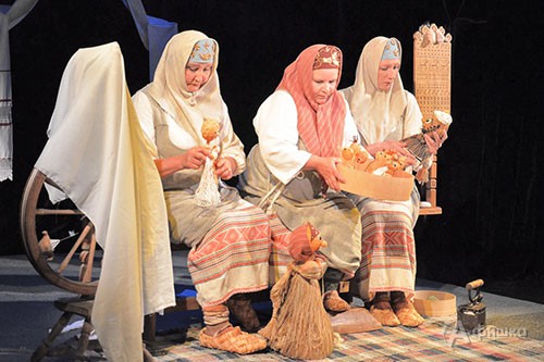 Сцена из спектакля «Ваня Датский» Белгородского театра кукол