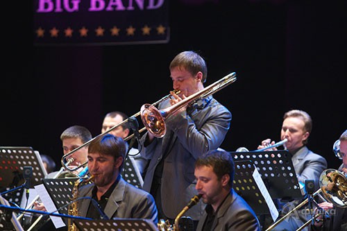 На сцене Большого зала Белгородской филармонии — Big-Band