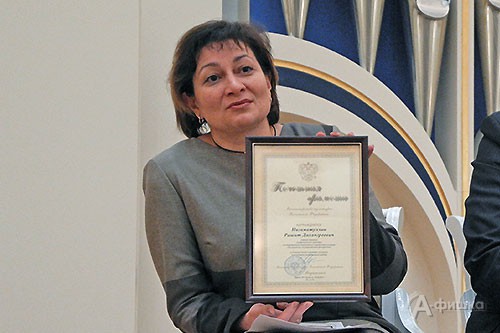 Директор БГФ Светлана Боруха сообщает о награждении Почётной грамотой Минкульта Рашита Нигаматуллина Директор БГФ Светлана Боруха сообщает о награждении Почётной грамотой Минкульта Рашита Нигаматуллина