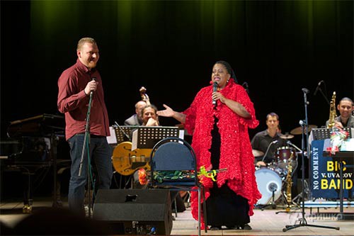 Кармен Бредфорд пообещала вернуться в Белгород в январе 2014 года Кармен Бредфорд пообещала вернуться в Белгород в январе 2014 года