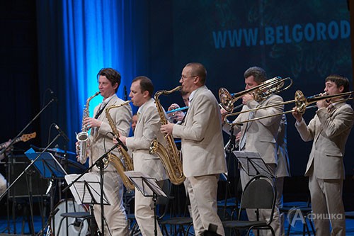 На сцене Большого зала Белгородской филармонии — биг-бэнд Георгия Гараняна