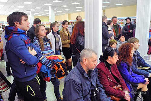 Участники творческой встречи с московским писателем, автором энциклопедии «Путеводитель по буддизму» Еленой Леонтьевой Участники творческой встречи с московским писателем, автором энциклопедии «Путеводитель по буддизму» Еленой Леонтьевой