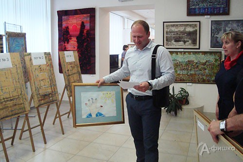 Второй благотворительный аукцион детских рисунков «Краски жизни» в Белгороде. Первый покупатель