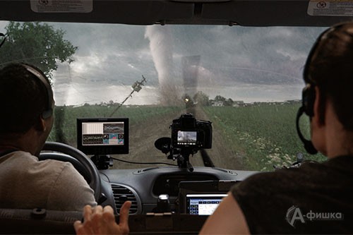 Кадр из фильма-катастрофы «Навстречу шторму»