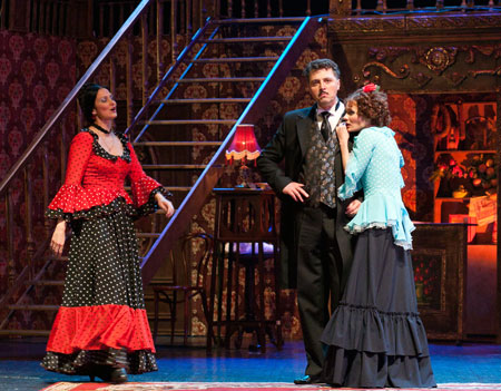 Сцена из спектакля ”На бойком месте” в постановке В. Йоффе на сцене Белгородского драмтеатра