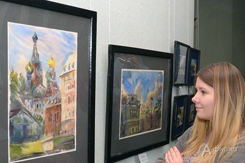 Первые зрители выставки «Странствия по городам и книгам» Марии Работновой в БГХМ