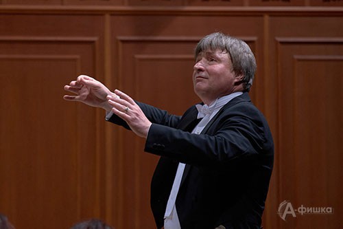 Главный дирижёр симфонического оркестра Белгородской филармонии заслуженный деятель искусств Украины Рашит Нигаматуллин