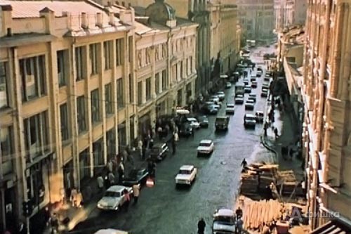 Такую панораму московских улиц увидели зрители фильма «Служебный роман»
